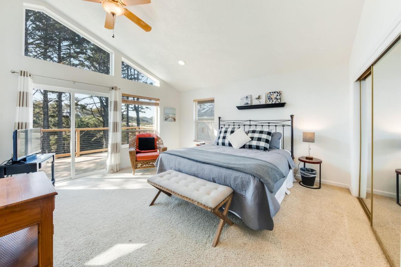 Yaquina Lighthouse View Beach Home Newport Kültér fotó